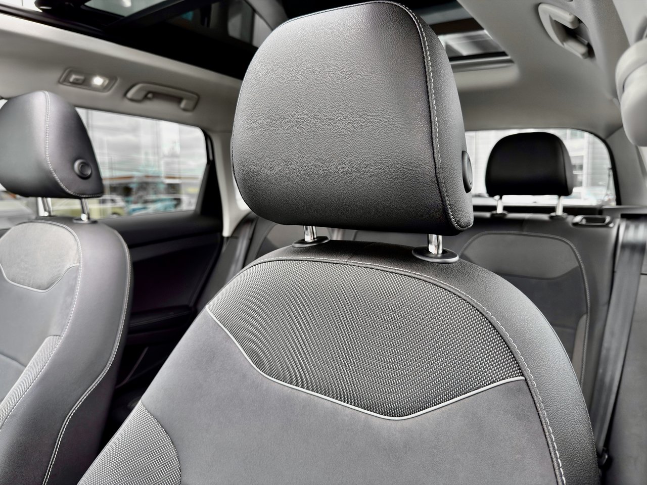 2025 Volkswagen Taos Comfortline Black Edition-17