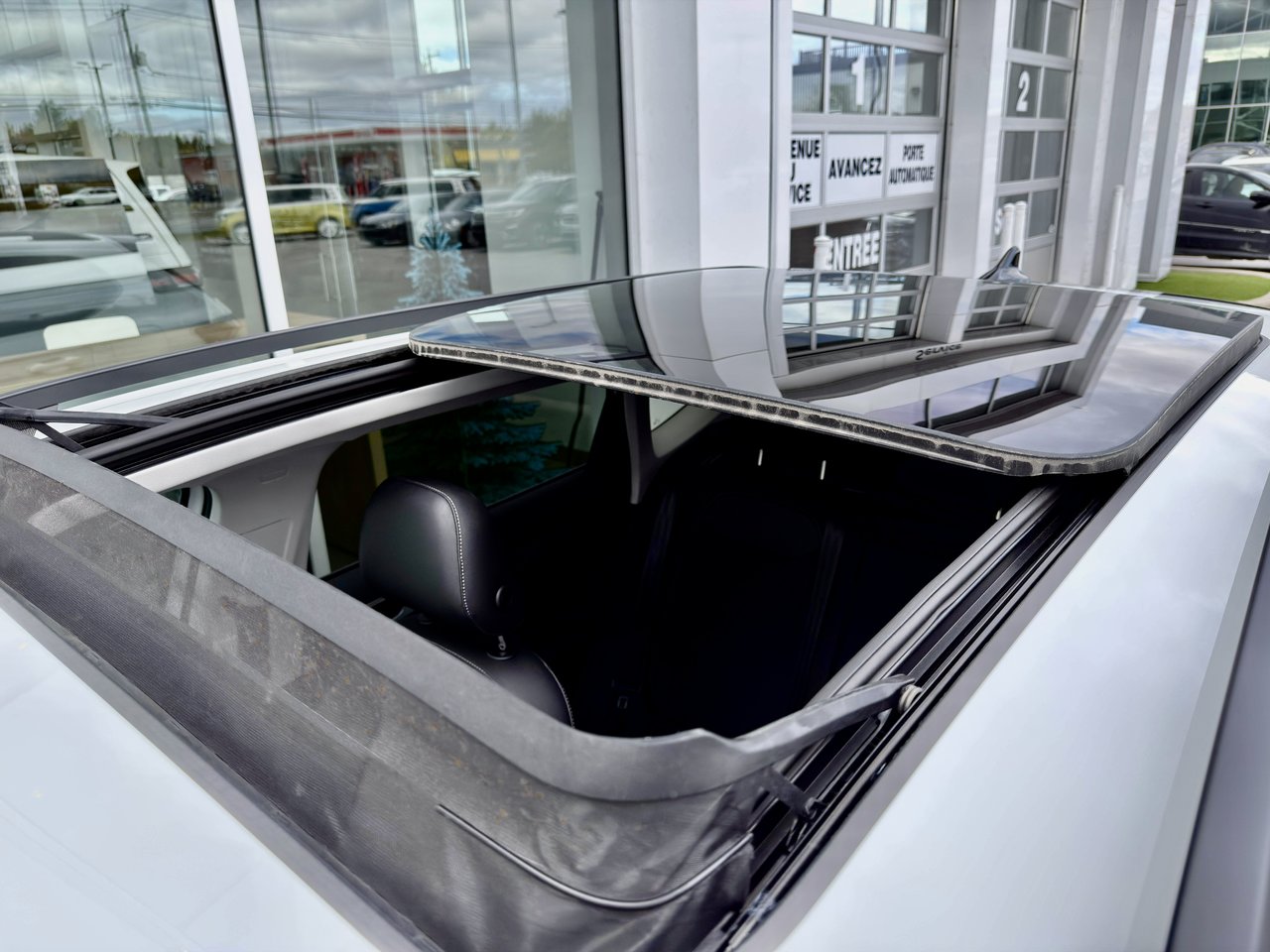 2025 Volkswagen Taos Comfortline Black Edition-12
