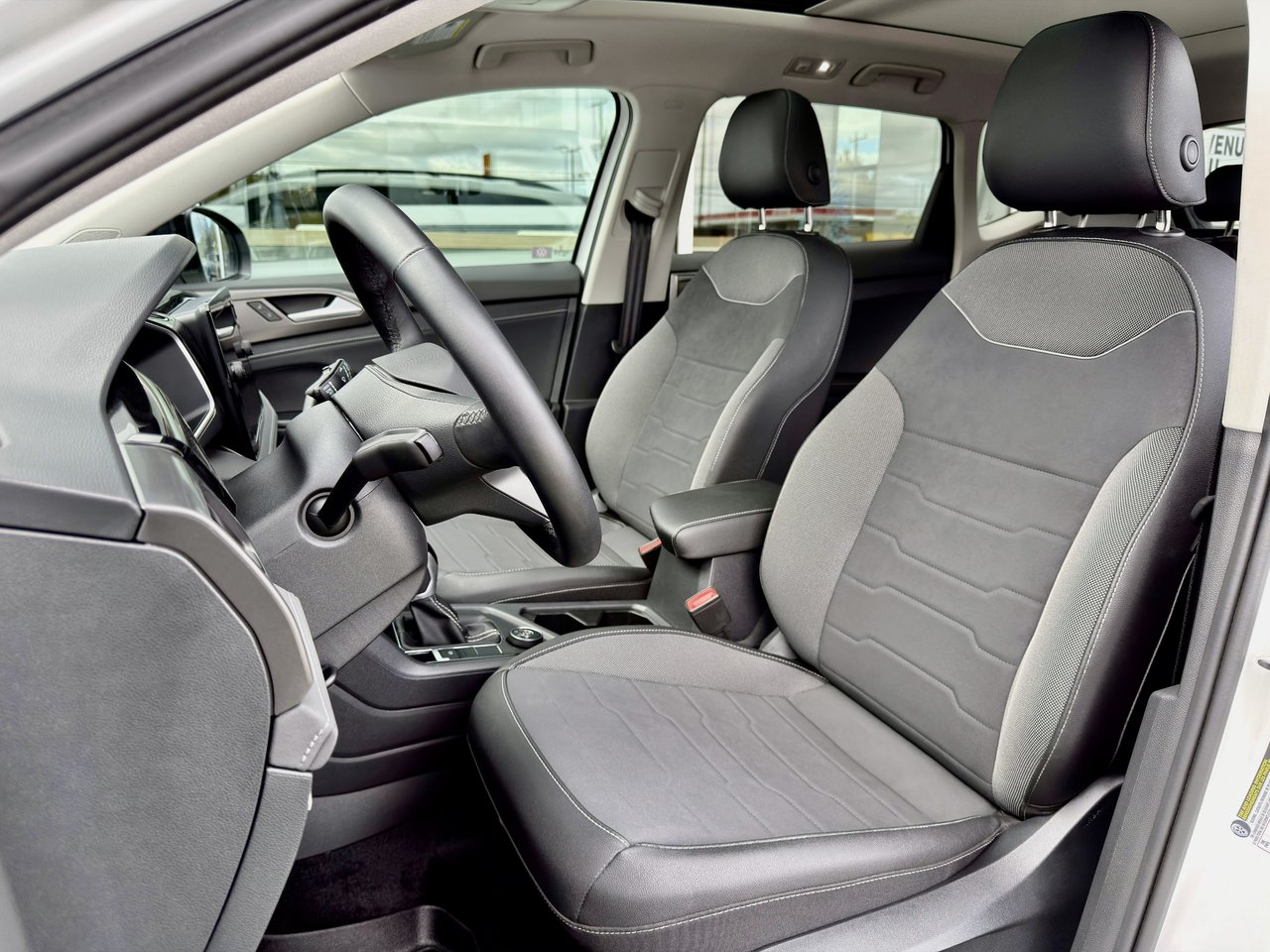 2025 Volkswagen Taos Comfortline Black Edition-15