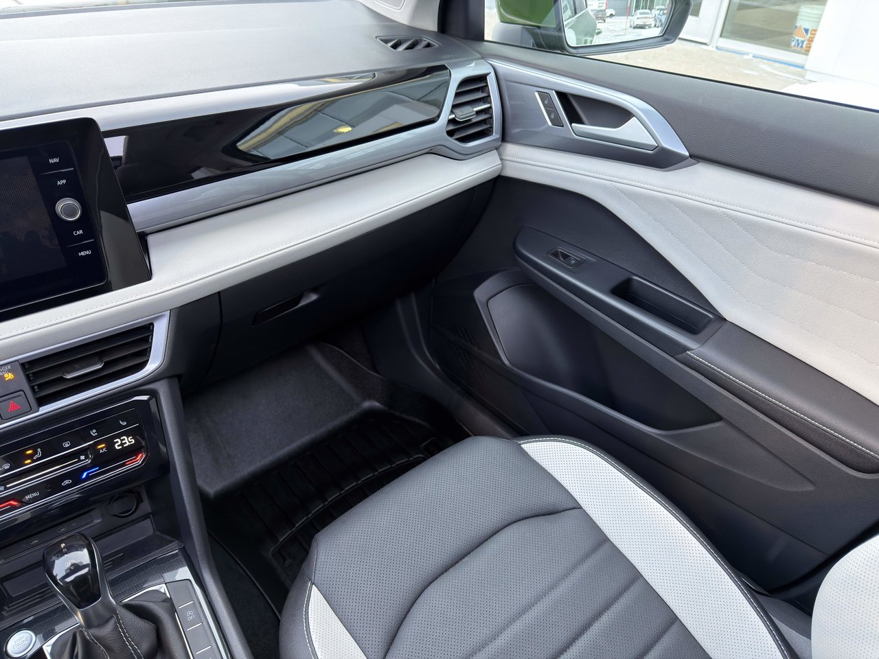 Volkswagen Taos Highline 2025-18