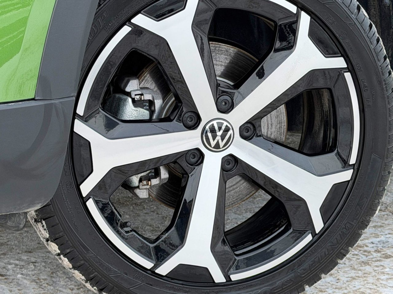 Volkswagen Taos Highline 2025-10