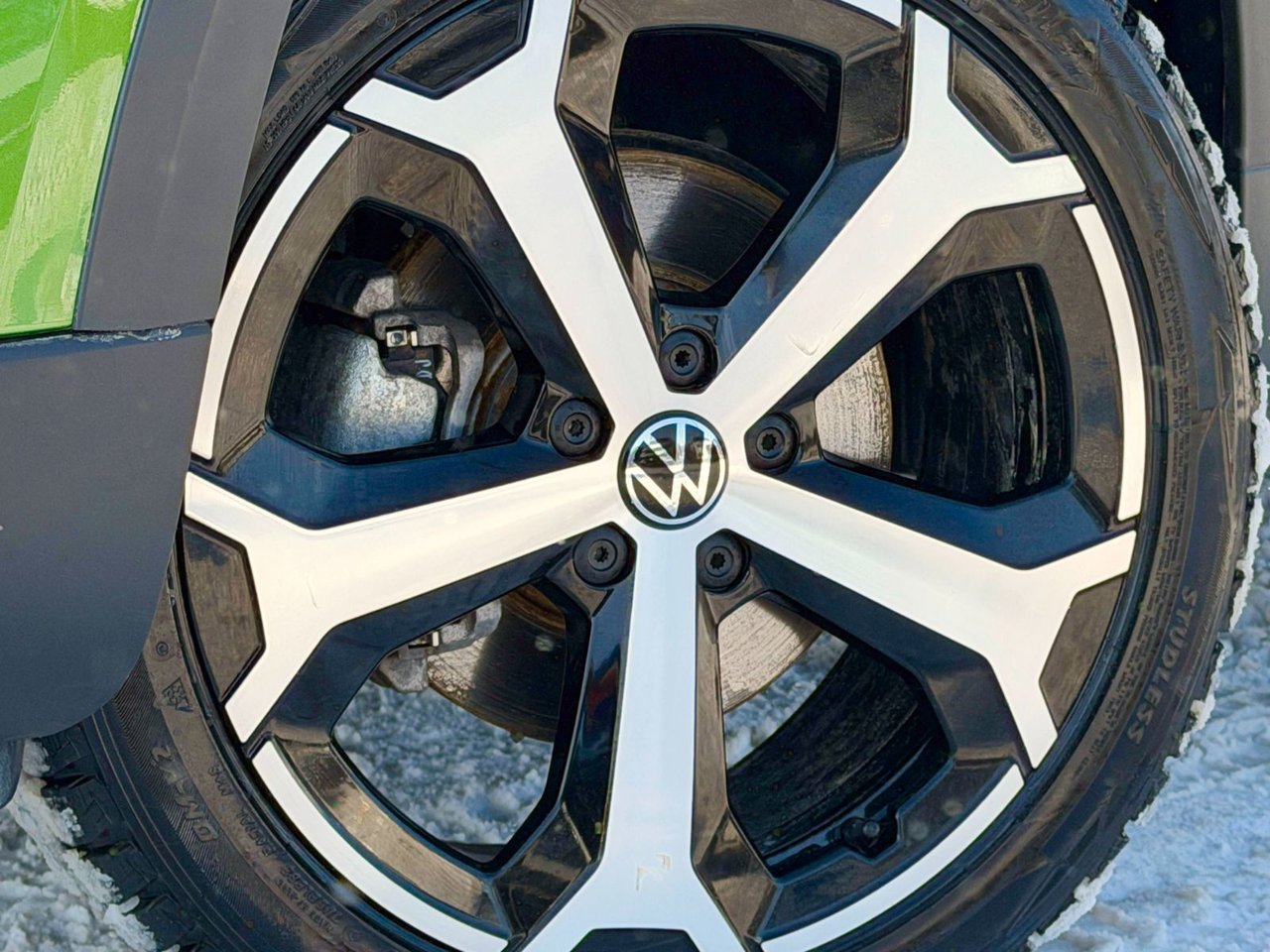 2025 Volkswagen Taos Highline-10