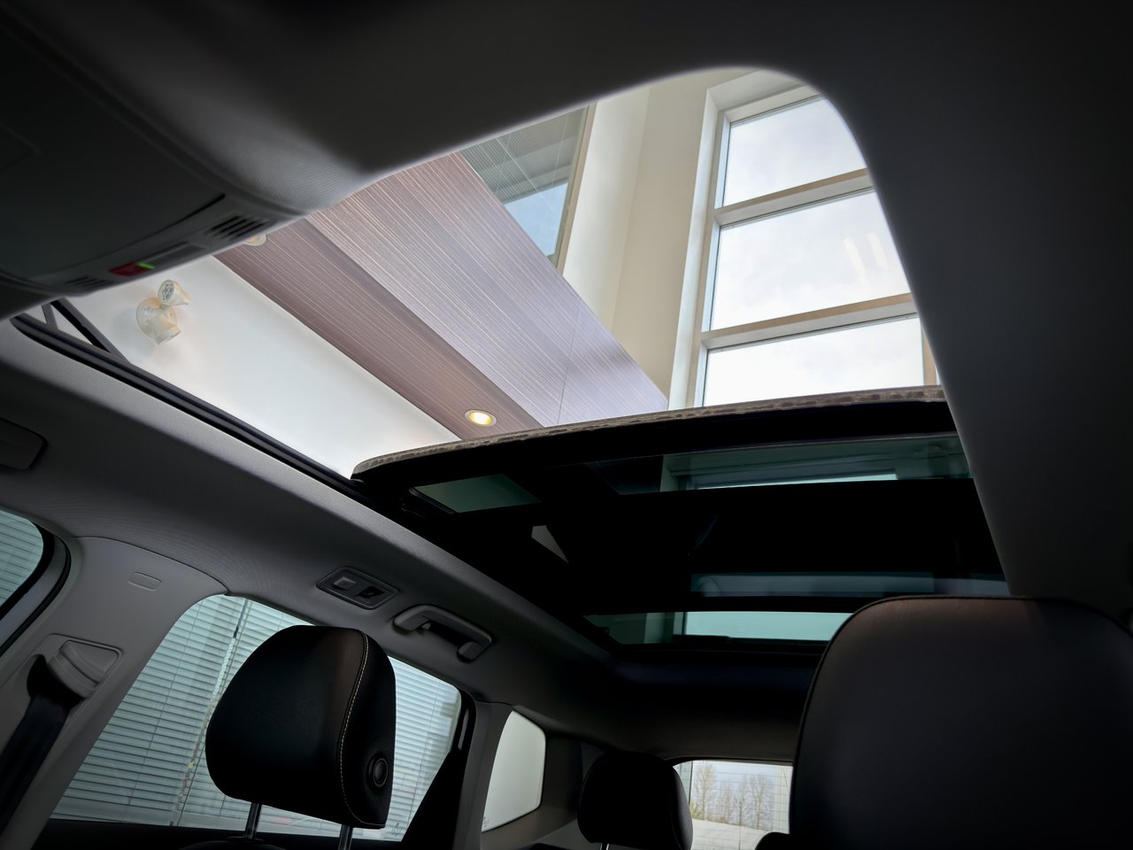 2025 Volkswagen Taos Highline-14
