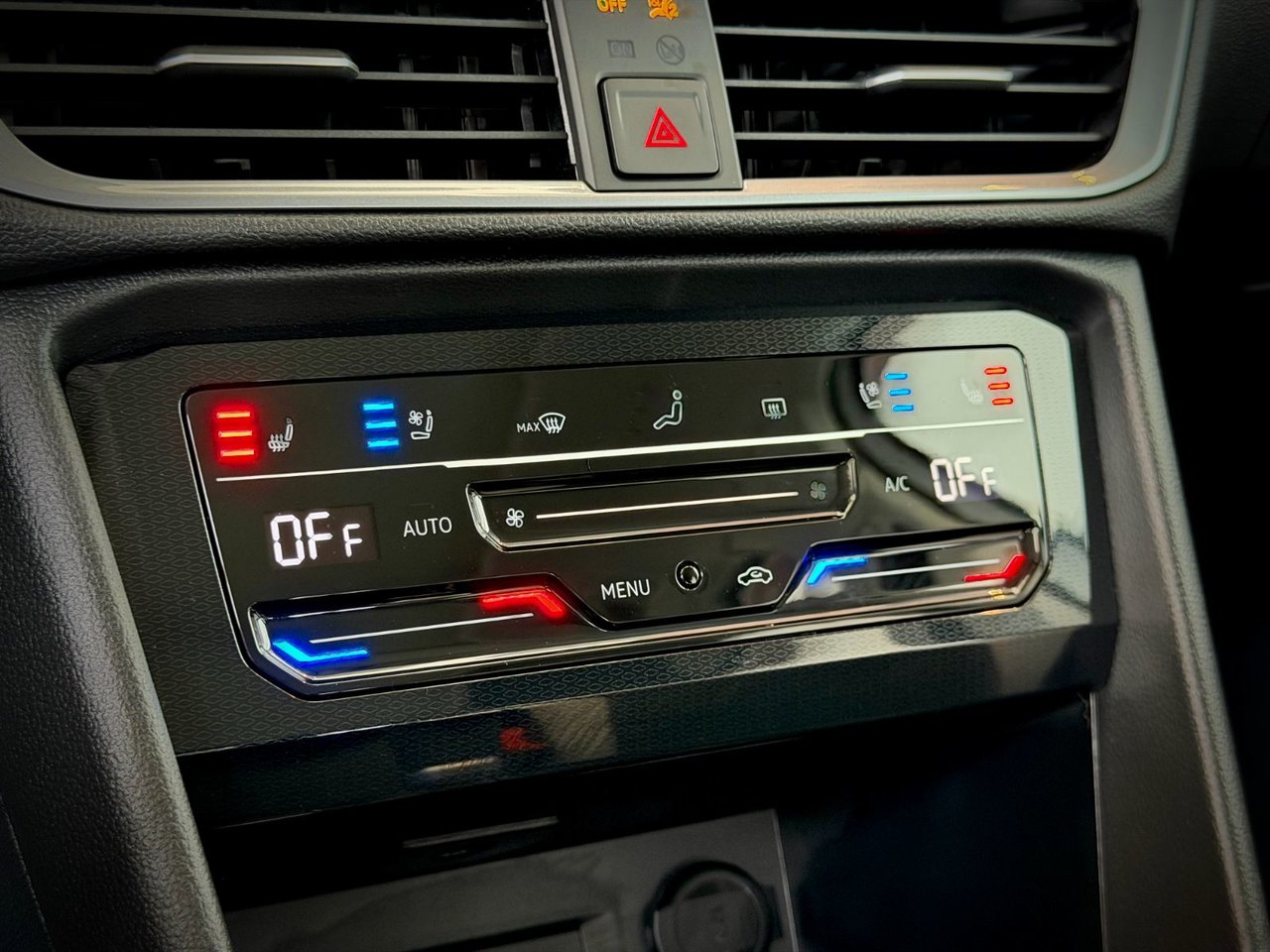 2025 Volkswagen Taos Highline-27