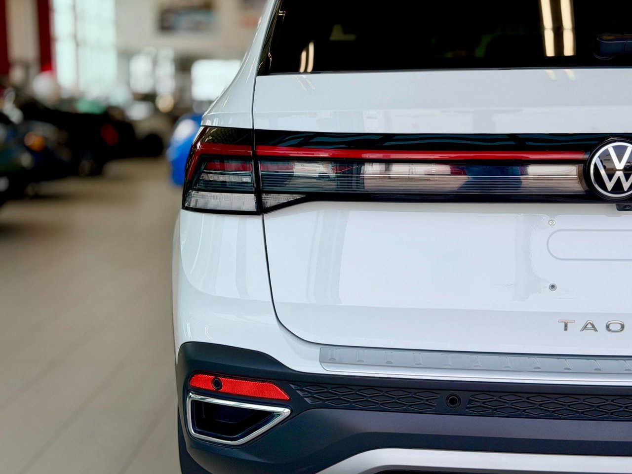 2025 Volkswagen Taos Highline-10