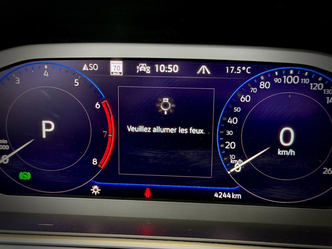 2025 Volkswagen Taos Highline-24