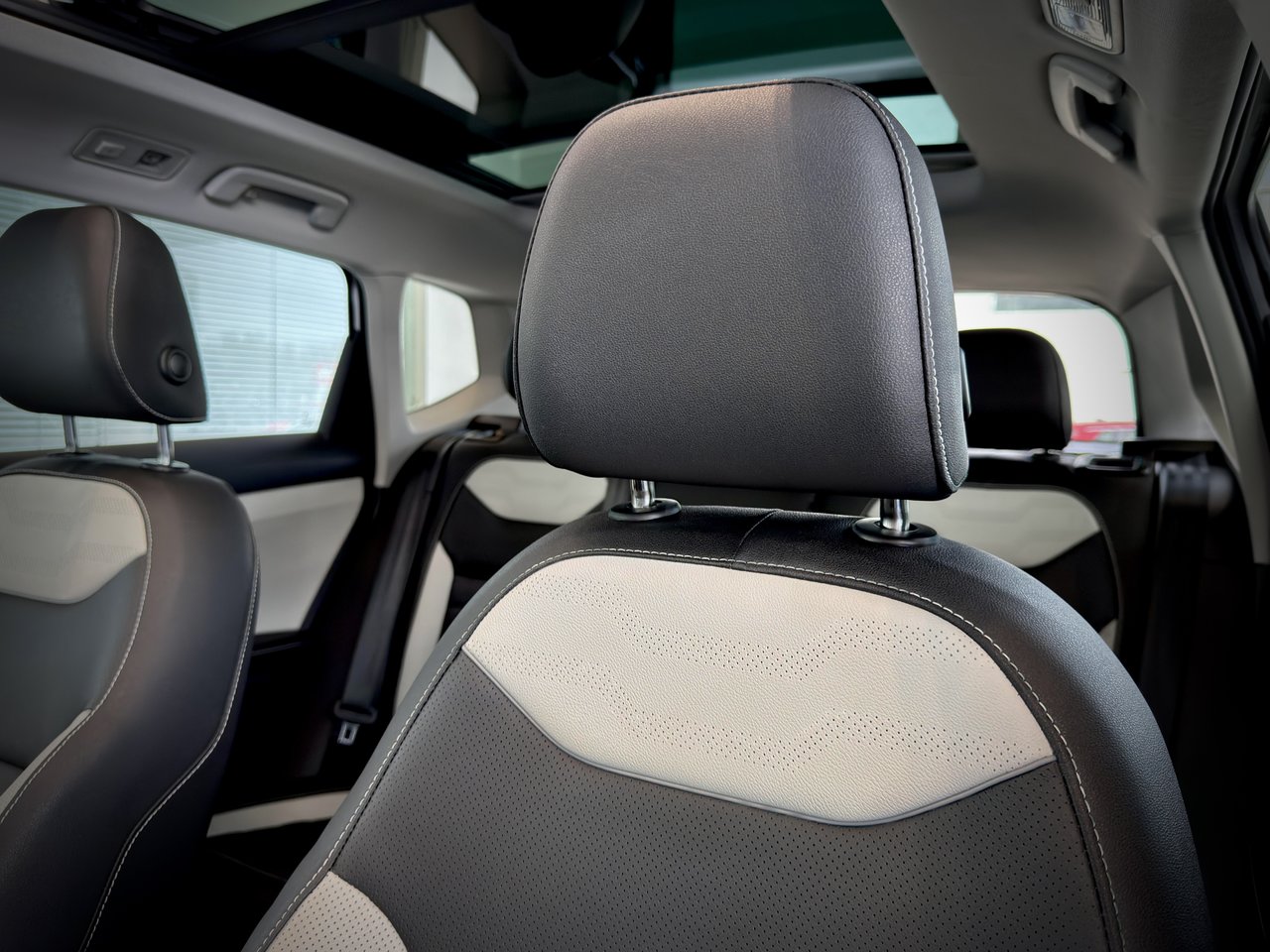2025 Volkswagen Taos Highline-17