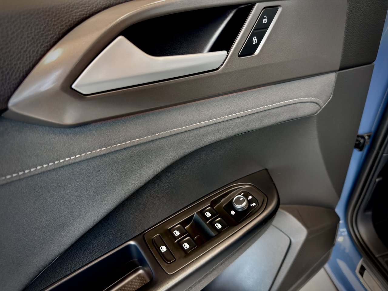 Volkswagen Taos Comfortline Black Edition 2026-33