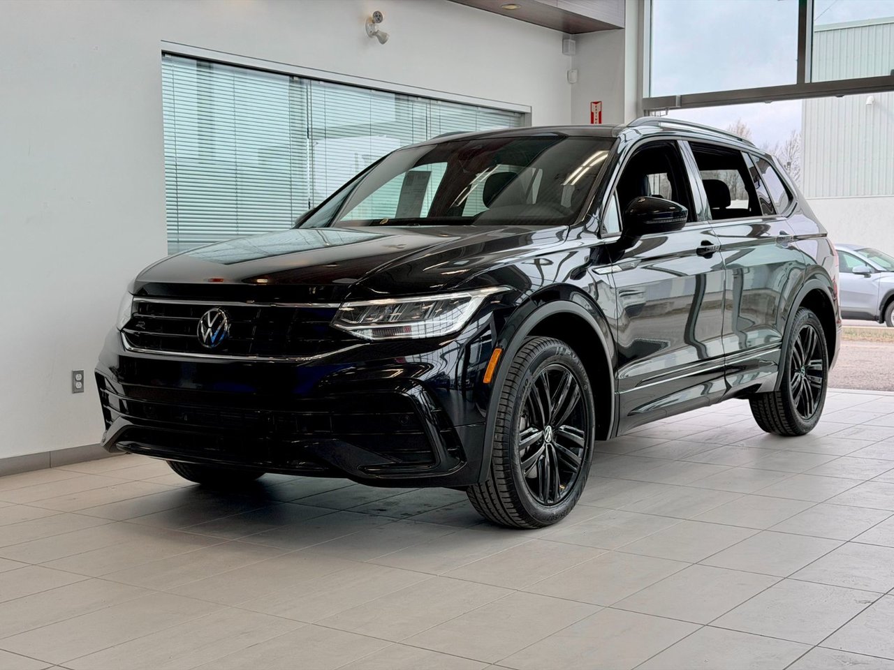 Volkswagen Tiguan Comfortline R-Line Black Edition 2022-3
