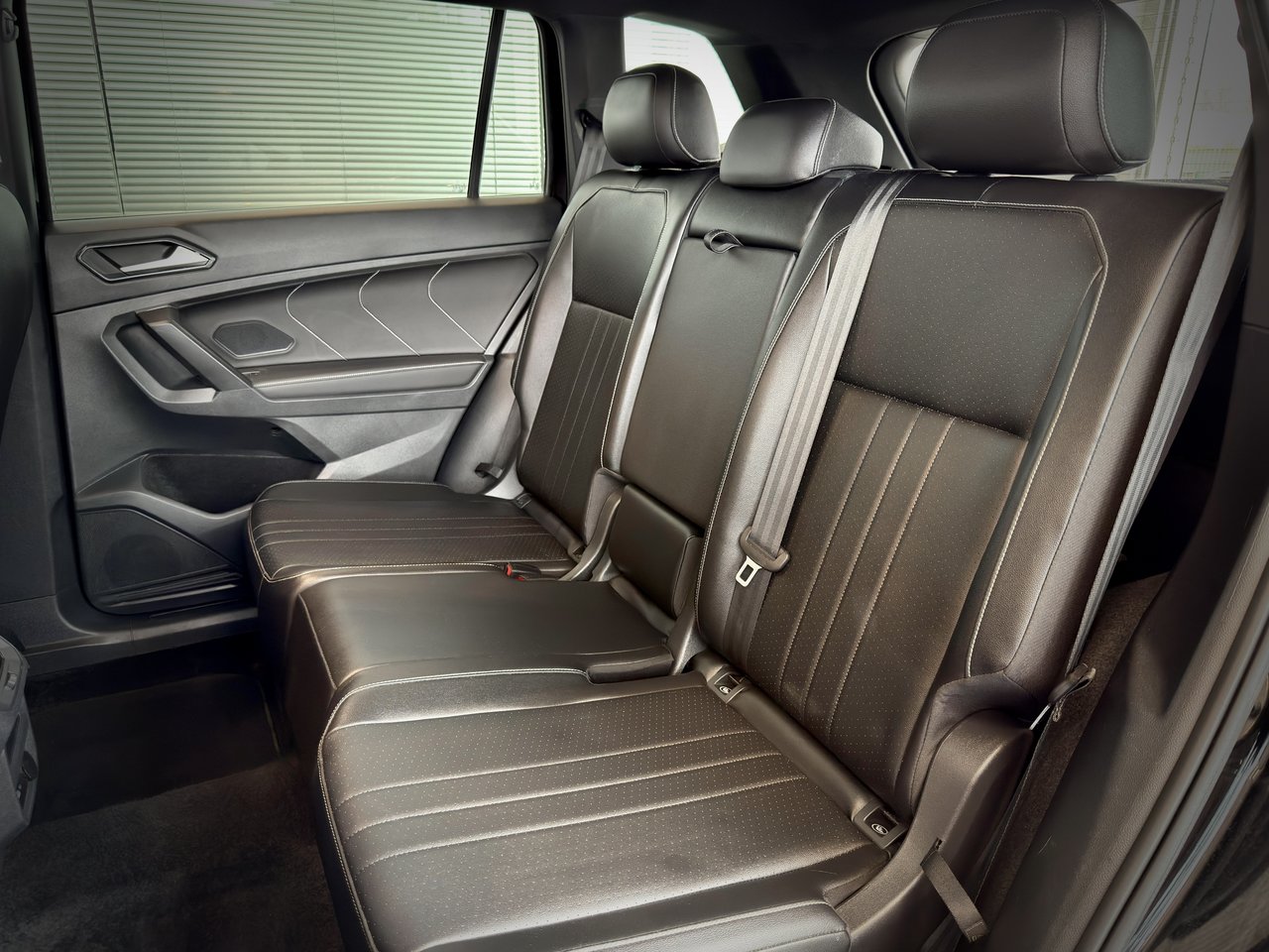 Volkswagen Tiguan Comfortline R-Line Black Edition 2022-20