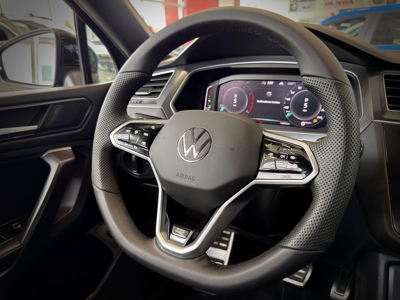 Volkswagen Tiguan Comfortline R-Line Black Edition 2022-24