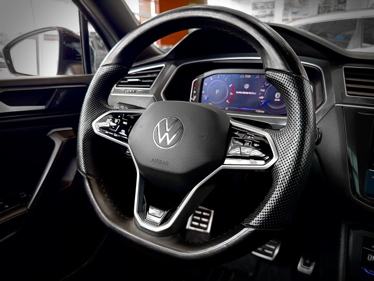 Volkswagen Tiguan Comfortline R-Line Black Edition 2024-24