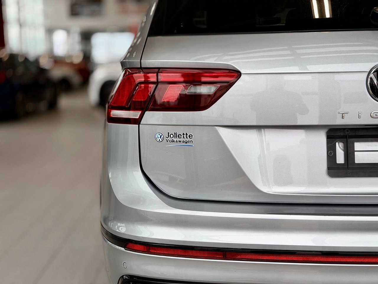 Volkswagen Tiguan Comfortline R-Line Black Edition 2024-10