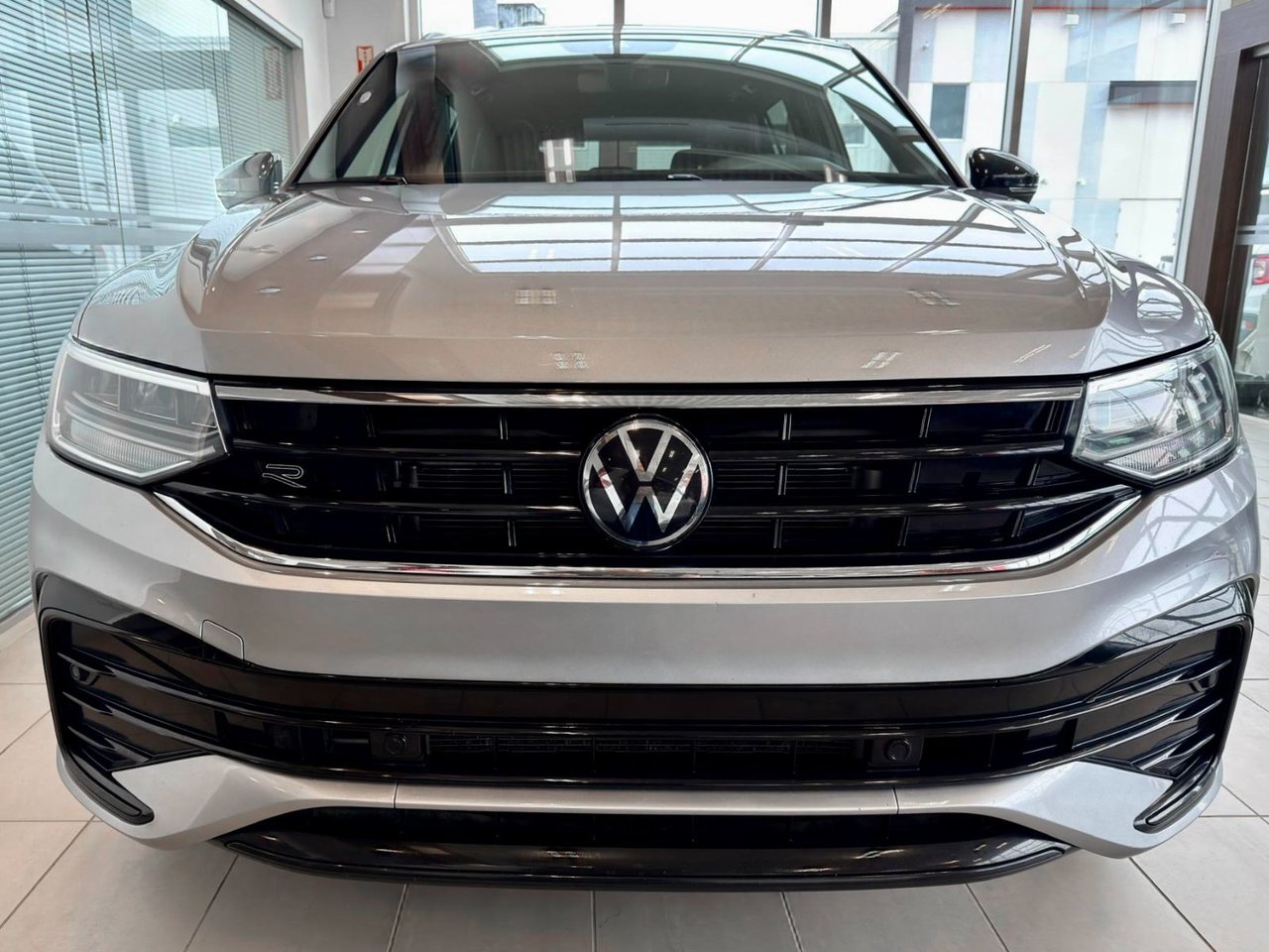 Volkswagen Tiguan Comfortline R-Line Black Edition 2024-4