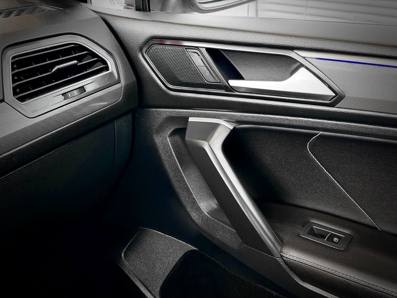 Volkswagen Tiguan Comfortline R-Line Black Edition 2024-31