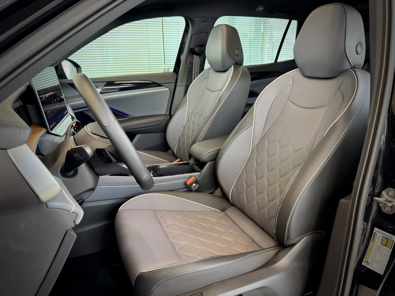 2026 Volkswagen Tiguan Highline Turbo R-Line-10