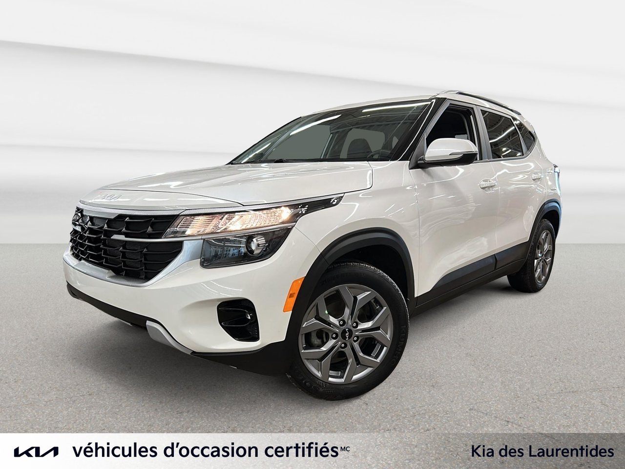 Snow White Pearl 2024 Kia Seltos SUV / Crossover Automatic