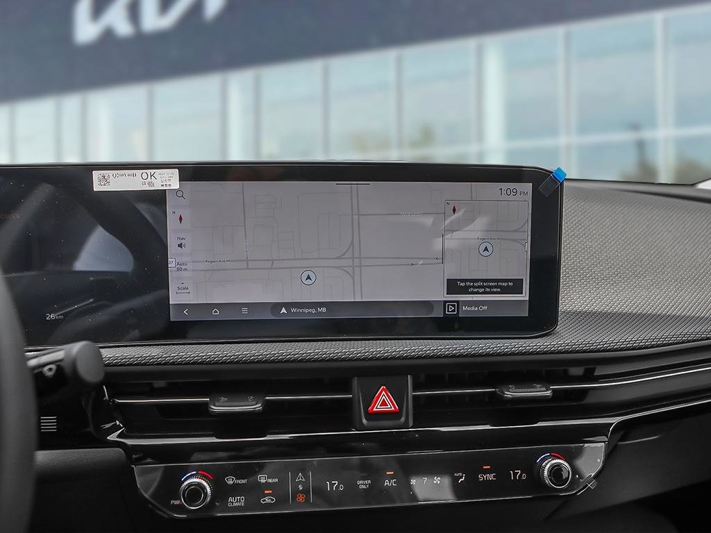 2025 Kia EV6 Land AWD w/ Premium Pkg-21