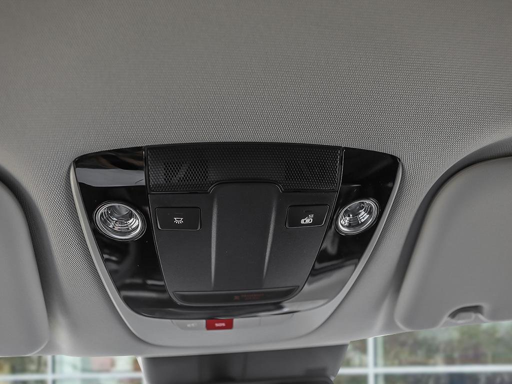 2025 Kia EV6 Land AWD w/ Premium Pkg-17