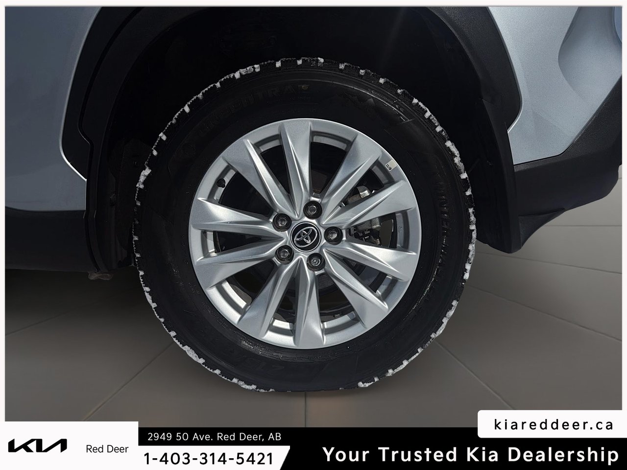 2024 Toyota Corolla Cross LE-8