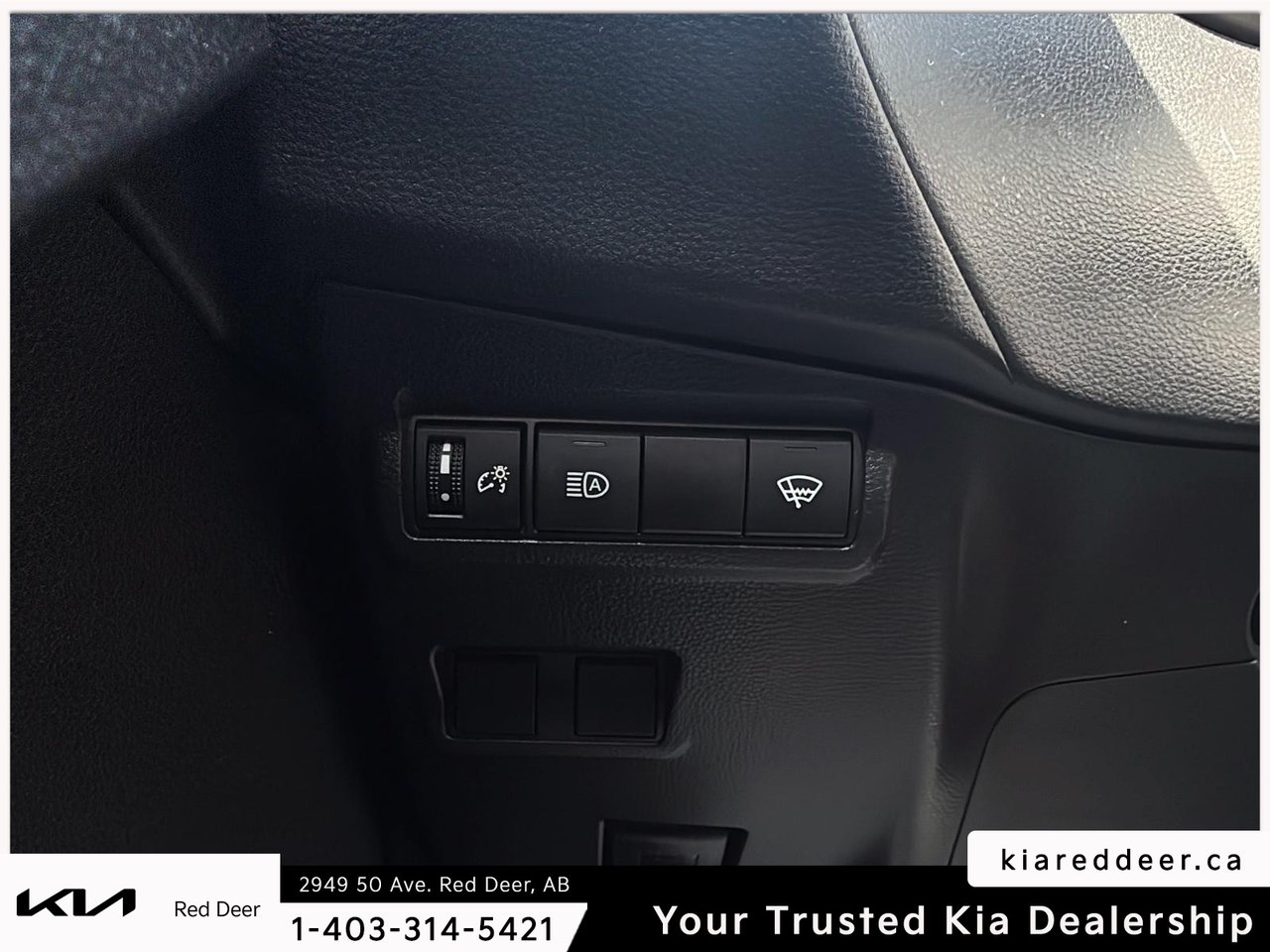 2024 Toyota Corolla Cross LE-16