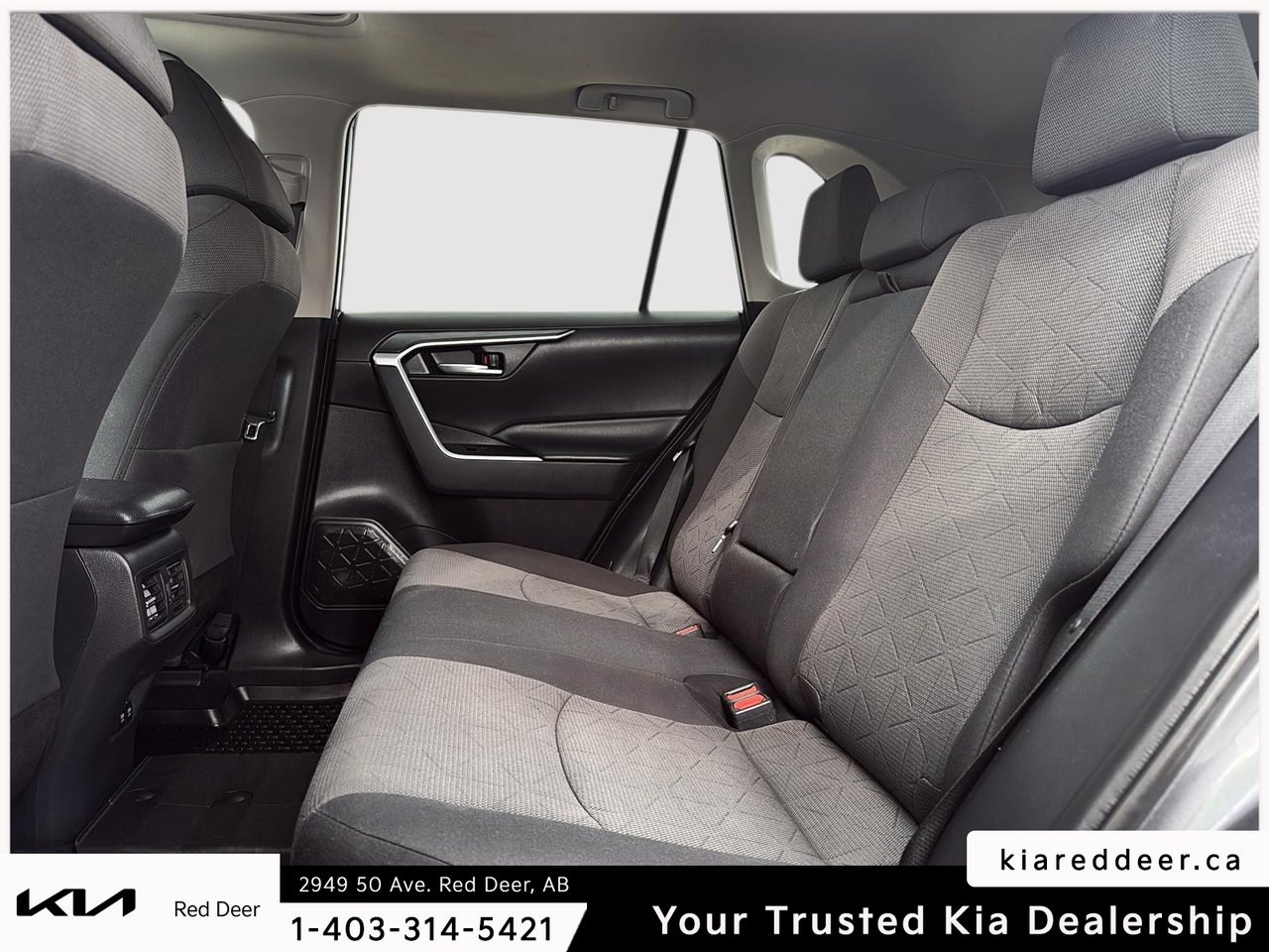 2019 Toyota RAV4 XLE-18