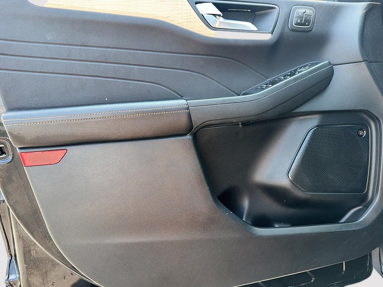 2021 Ford Escape Titanium Hybrid-10