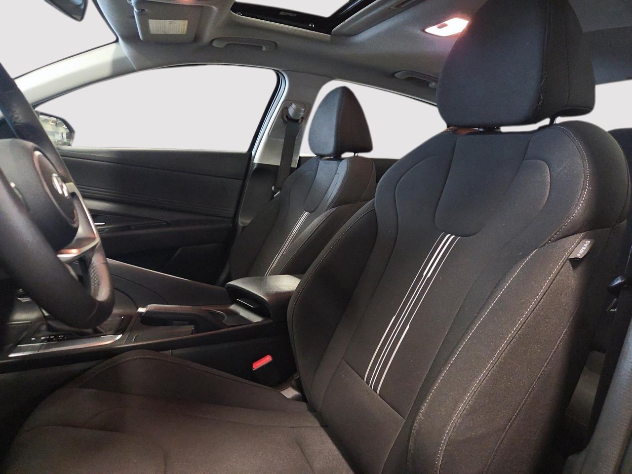 2025 Hyundai Elantra Preferred  Ensemble Tech-8