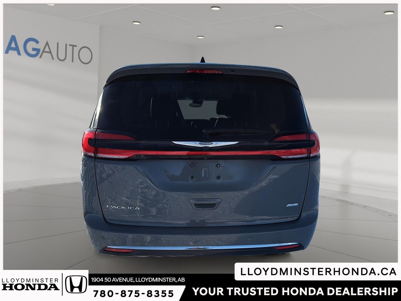 2023 Chrysler Pacifica Touring-L-2