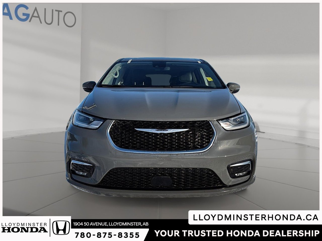 2023 Chrysler Pacifica Touring-L-1