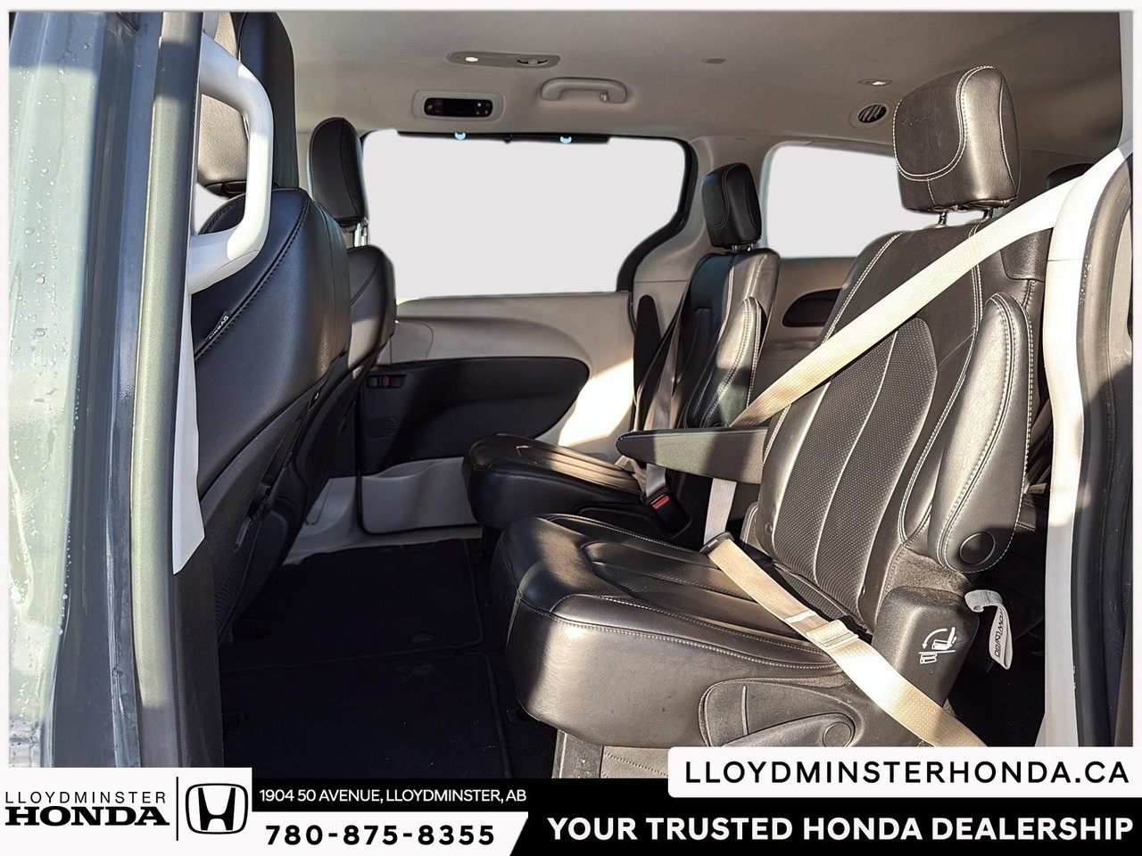 2023 Chrysler Pacifica Touring-L-10