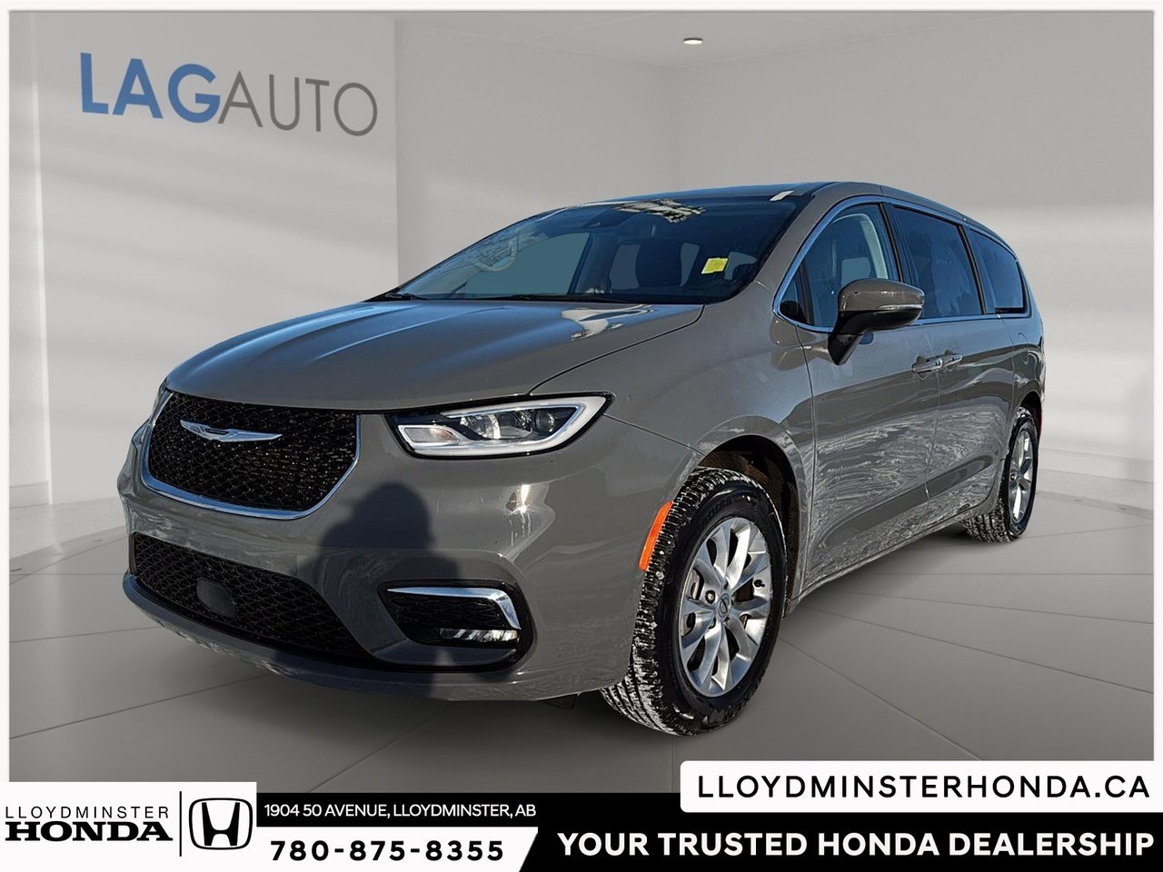 2023 Chrysler Pacifica Touring-L-0