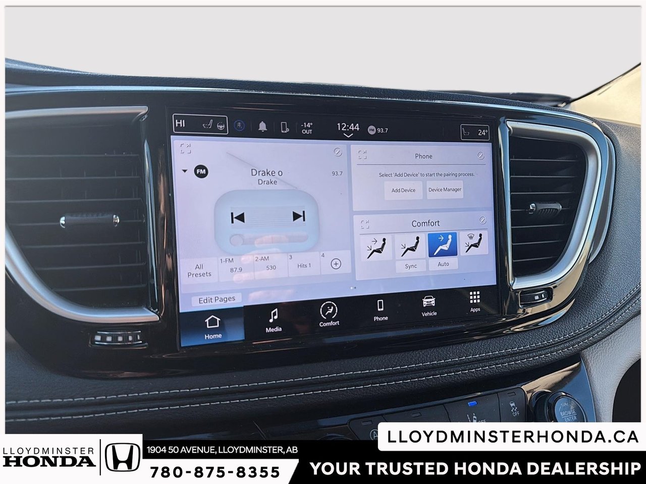 2023 Chrysler Pacifica Touring-L-24