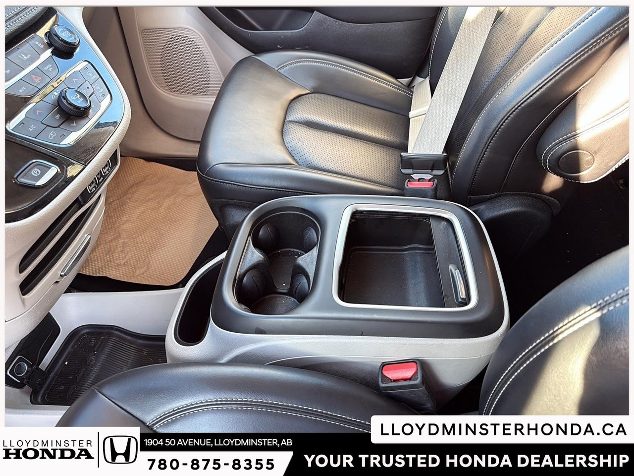 2023 Chrysler Pacifica Touring-L-14