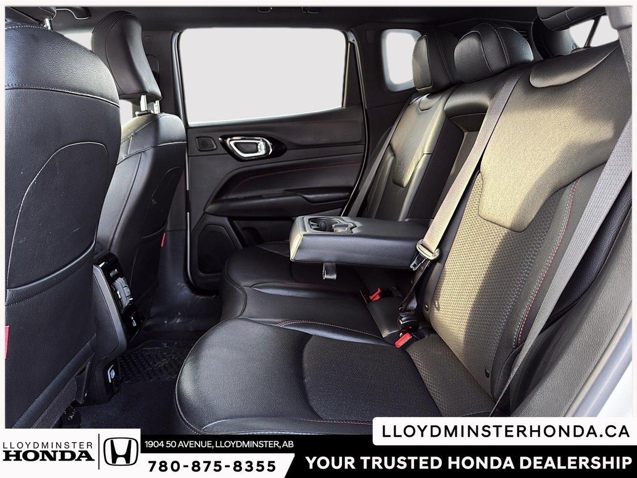 2024 Jeep Compass Trailhawk-9