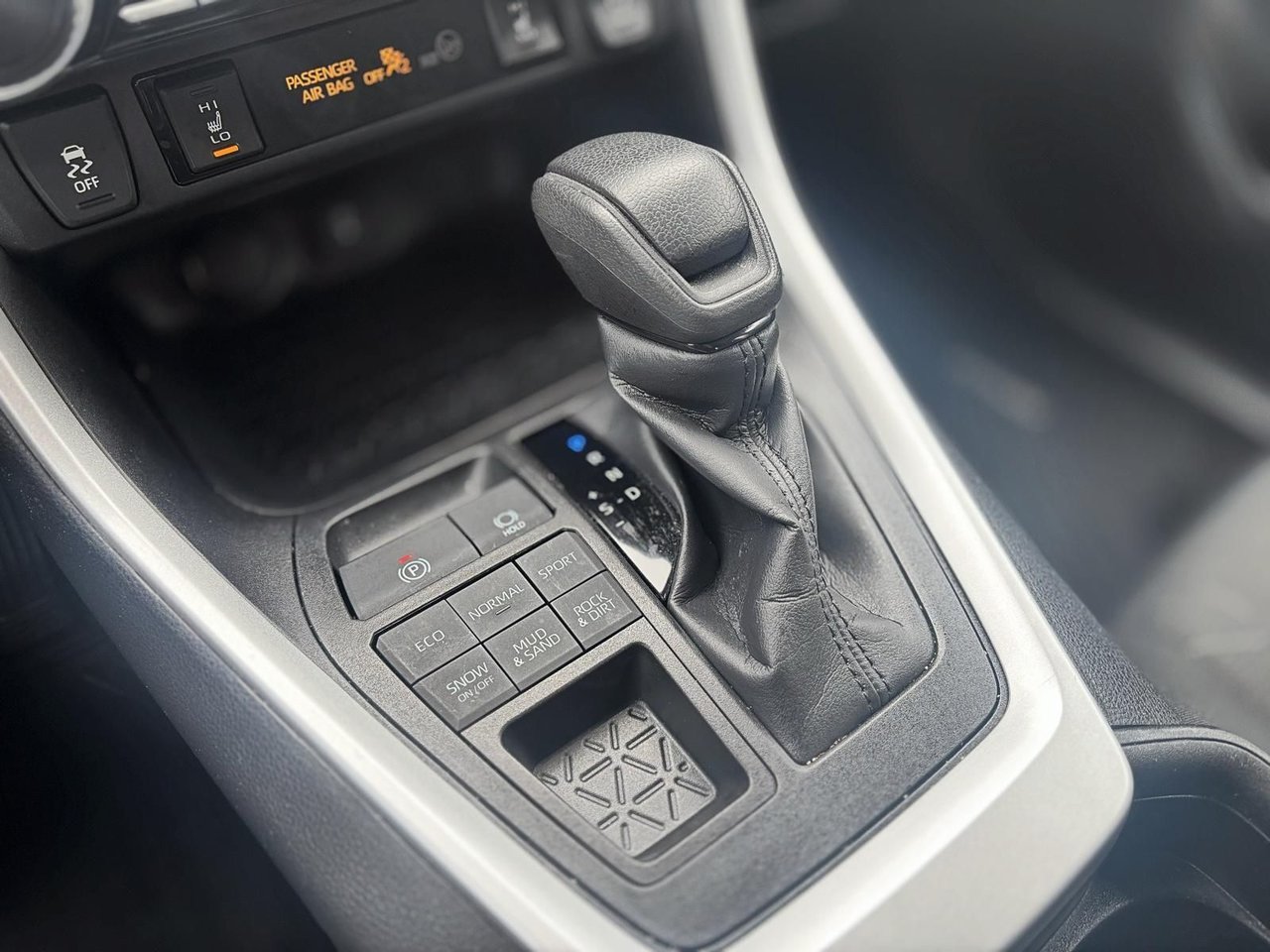 Toyota RAV4 LE AWD 2021-14