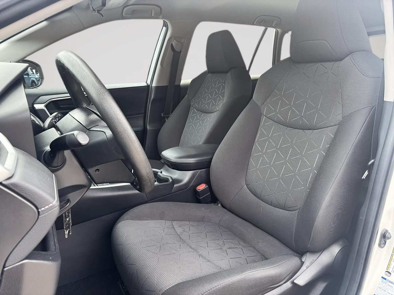 Toyota RAV4 LE AWD 2021-8