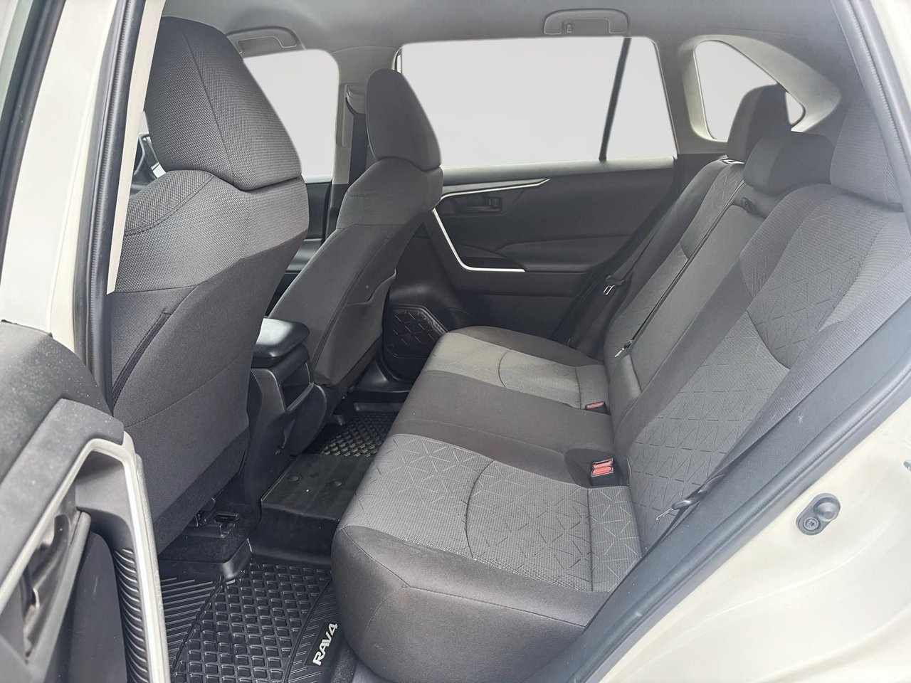 Toyota RAV4 LE AWD 2021-9