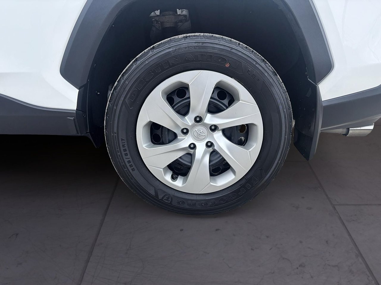 Toyota RAV4 LE AWD 2021-5