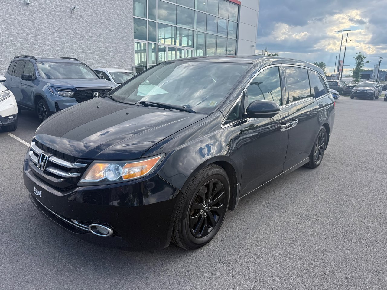 Red (Deep Scarlet Pearl) 2016 Honda Odyssey Minivan Front-Wheel Drive Automatic