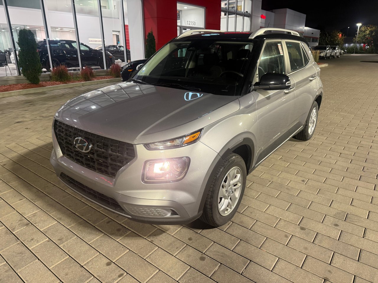 Shimmering Silver w/Black Roof 2025 Hyundai Venue SUV / Crossover Front-Wheel Drive Continuously Variable Transmission