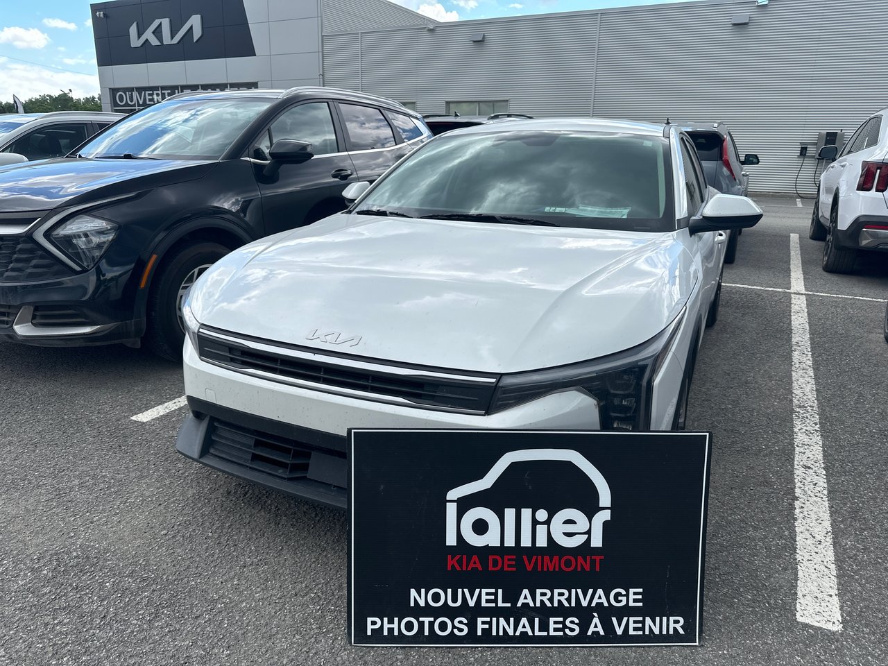 Snow White Pearl 2025 Kia K4 Sedan Front-Wheel Drive Automatic
