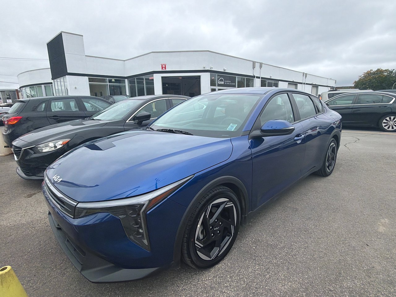 Azure Blue 2025 Kia K4 Sedan Front-Wheel Drive