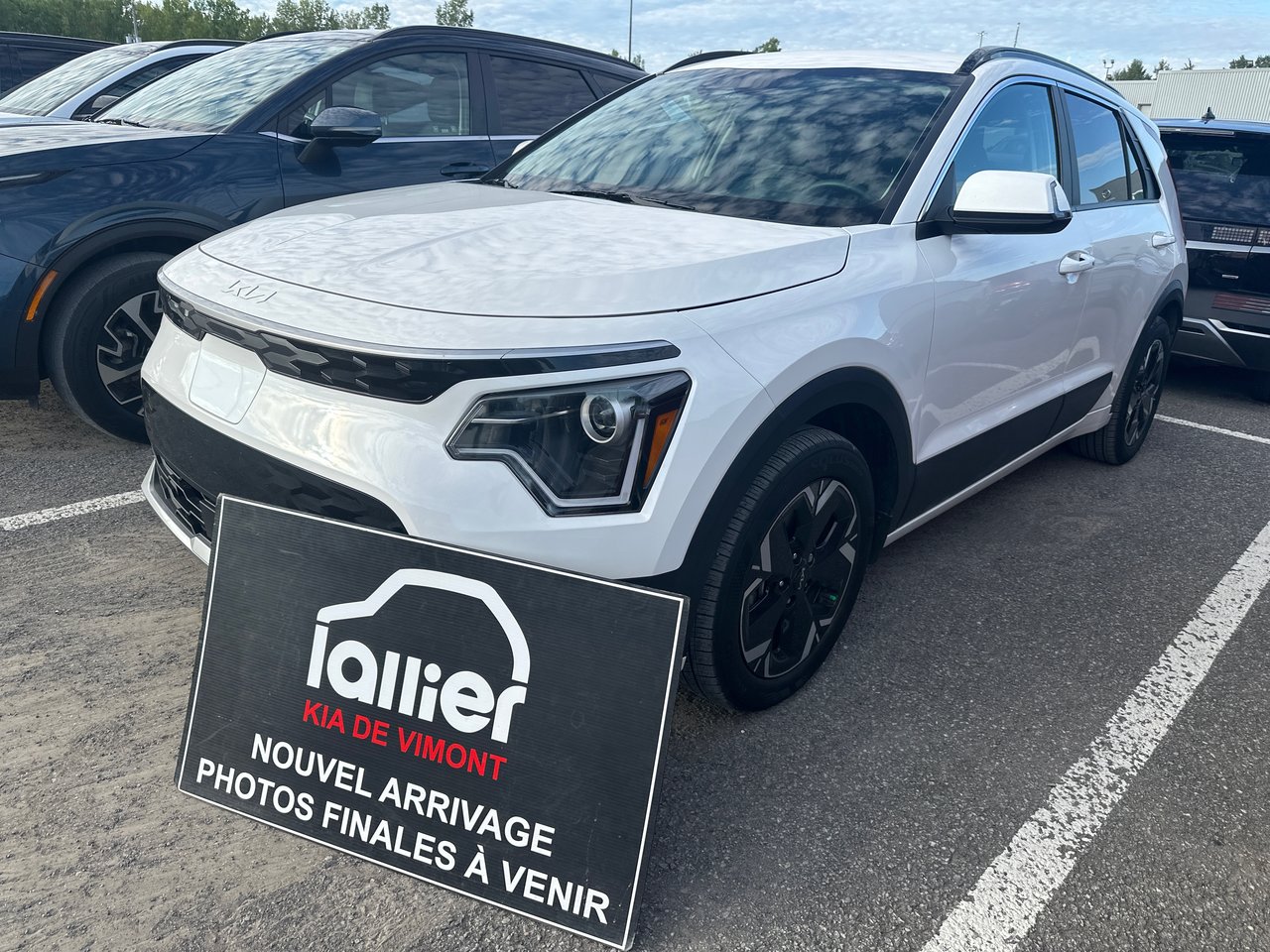 Snow White Pearl 2025 Kia Niro EV SUV / Crossover  Automatic