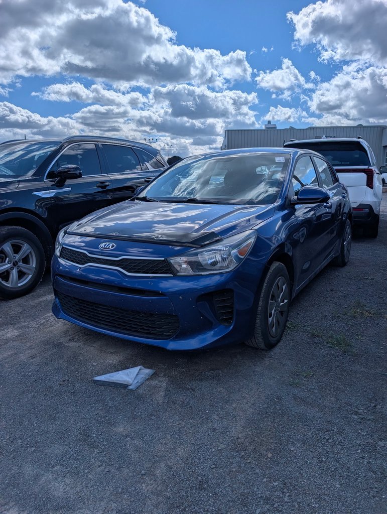 Hyper Blue Metallic 2018 Kia Rio5 Hatchback Front-Wheel Drive 
