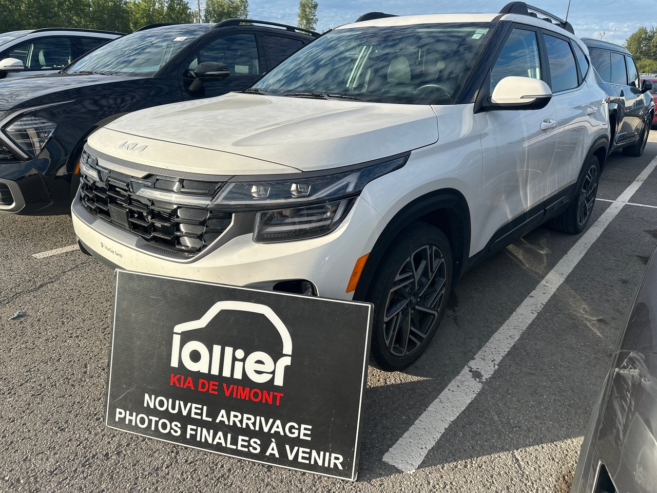 Snow White Pearl 2024 Kia Seltos SUV / Crossover All-Wheel Drive Automatic