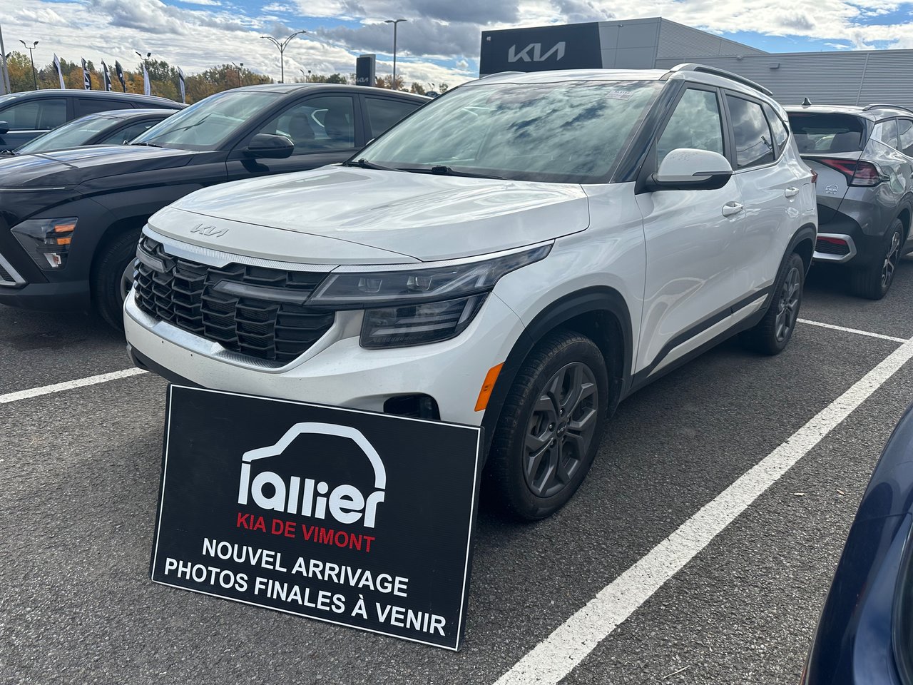 Snow White Pearl 2025 Kia Seltos SUV / Crossover All-Wheel Drive Automatic