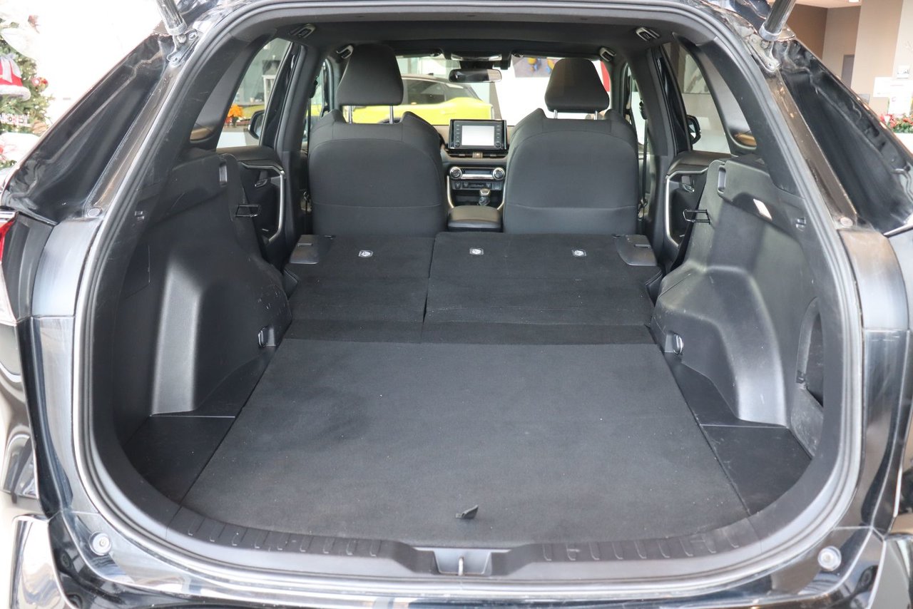 Toyota RAV4 Hybrid SE 2022-9