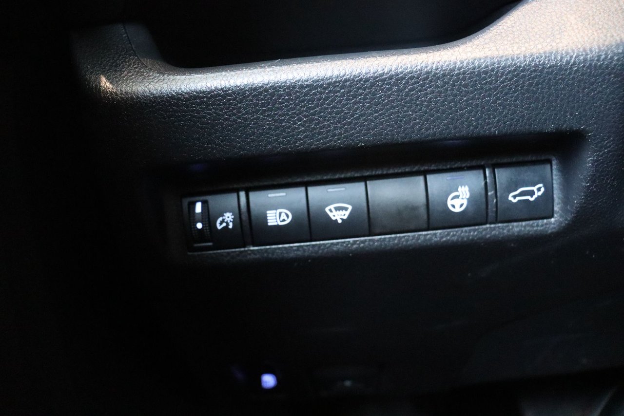 Toyota RAV4 Hybrid SE 2022-21