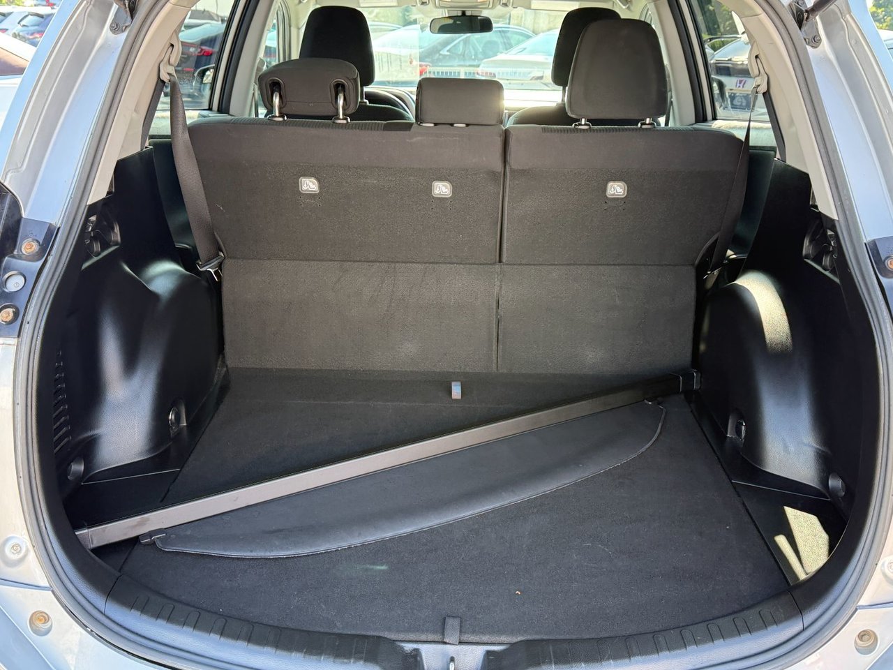 Toyota RAV4 LE 2018-6
